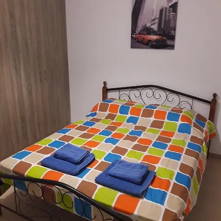 Holiday Home * לרנקה